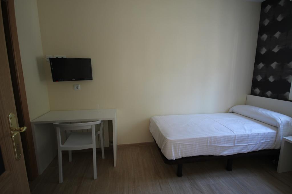Pension Los Arcos Room photo